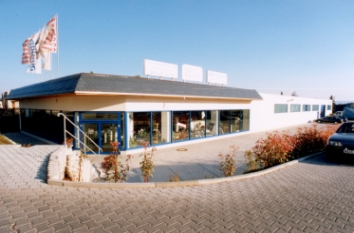 Geschfts- und Produktionshalle der Bibliothekseinrichtung Lenk GmbH 1993